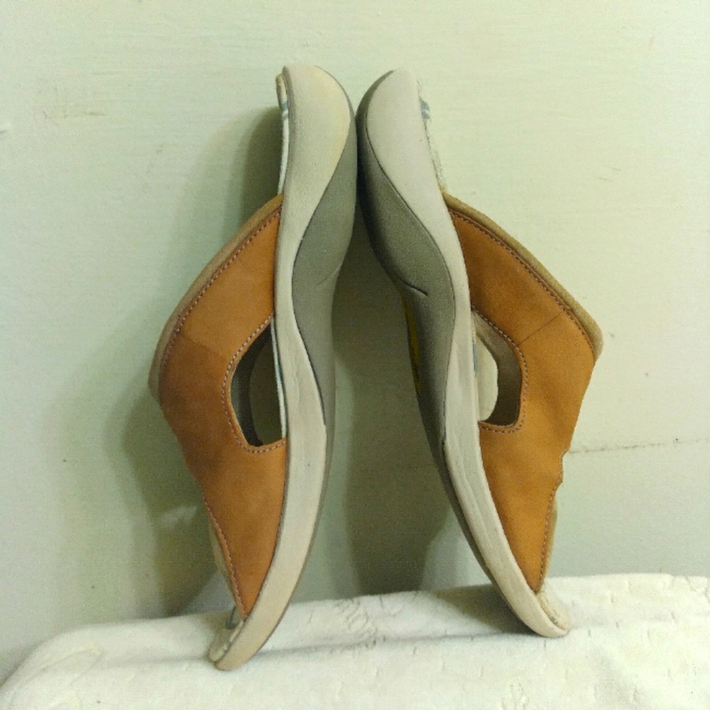 Womens MERRELL tan Slip-On Sandals Slippers Size 9